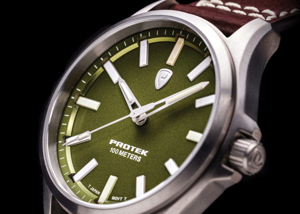 The Series 3000 Field watch is a classically styled military timepiece that features a lightweight titanium case.